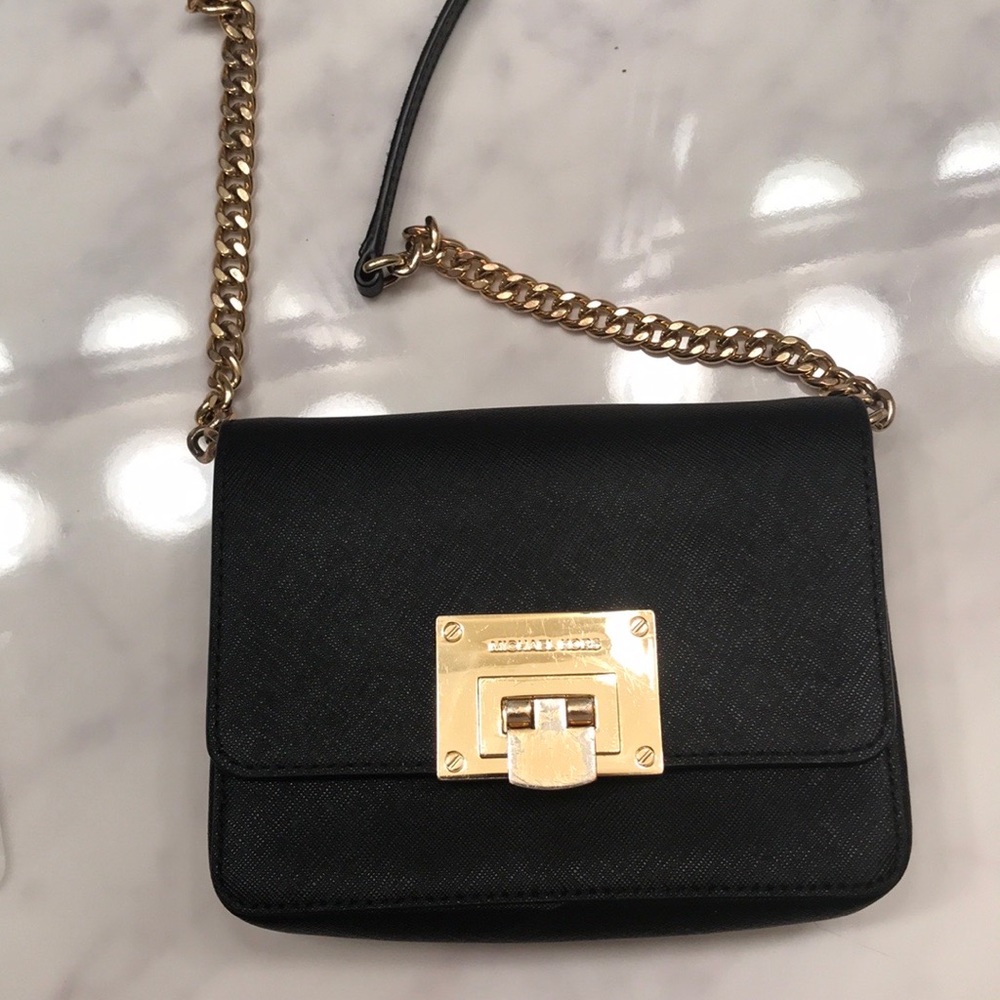 SOLD!! MICHAEL KORS Leather Crossbody!!